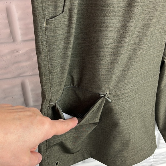 COLUMBIA GREEN OLIVE HEATHERED SHORTS SIZE LARGE - Picture 5 of 13